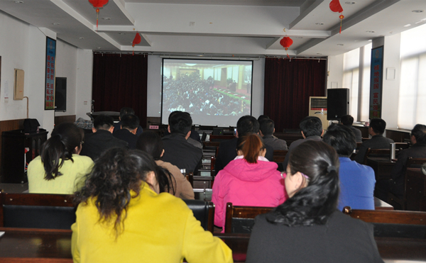 中核西北建设集团组织党员、党员领导干部观看《打铁还需自身硬》反腐电视专题片