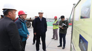 集团公司总经理赵旭军、总经理助理冀怀社及工程管理部部长韩大龙一行到西安航空基地综合保税区通关服务中心和配套设施建设项目检查、指导工作