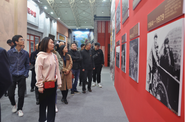 建设集团参观陕西省庆祝中华人民共和国成立70周年成就展