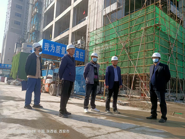 集团公司副总经理韩大龙一行到陕核大厦建设项目、陕汽第二医院医养结合服务中心项目检查指导工作
